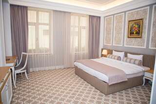 Отель Theatrum Hotel Baku Баку Номер Делюкс с кроватью размера «king-size»-1