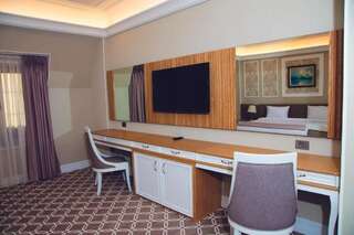 Отель Theatrum Hotel Baku Баку Номер Делюкс с кроватью размера «king-size»-7