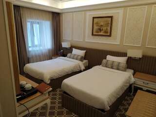 Отель Theatrum Hotel Baku Баку Улучшенный двухместный номер с 2 отдельными кроватями-1